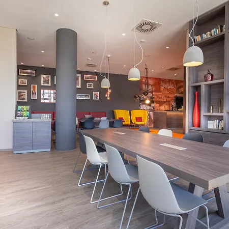 Campanile מלון 3*